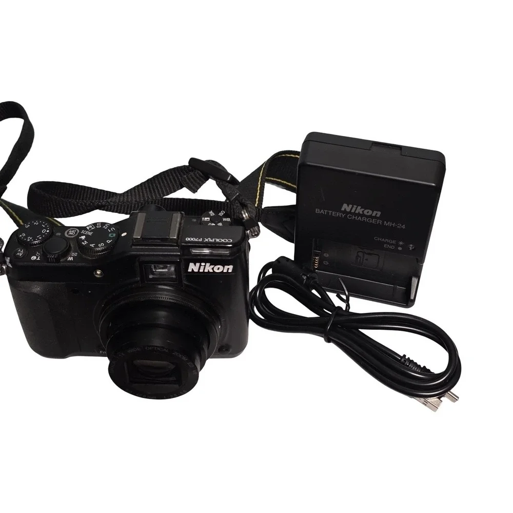 Nikon COOLPIX P7000 10.1MP Digital Camera - Black Charger Cable 16GB SD Card
